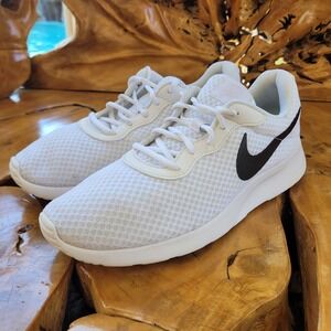 Nike Men Tanjun Sneakers Size 11 White Black Minimalist Athleisure Casual Shoes